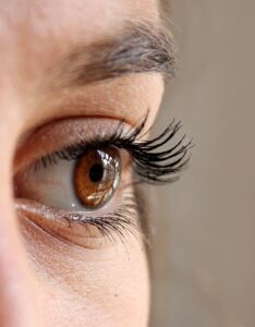 まつげの毛周期に合わせたサロンケアの頻度はどのくらいが理想？