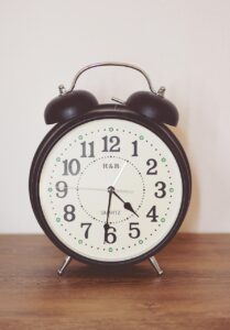 忙しい中でもまつげ育毛を効率的に行うための時間節約法は？