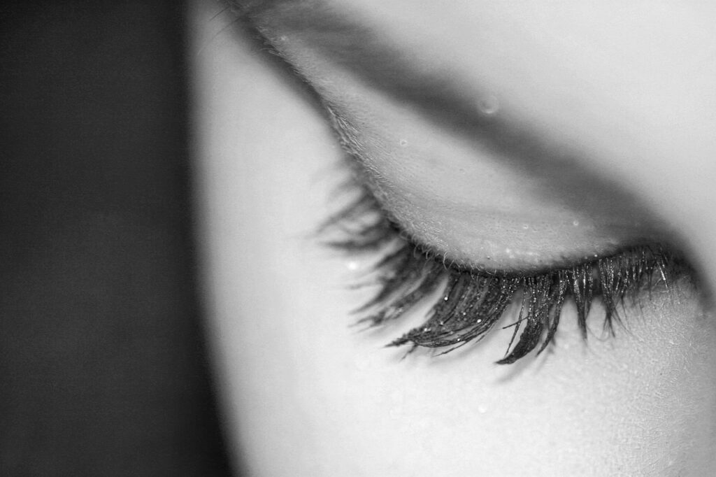 まつげ育毛と皮膚科処方の違いは何ですか？