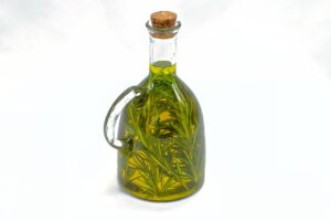 まつげ育毛に効果的なハーブオイルとは？