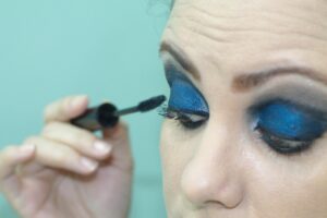まつげを伸ばす美容液の効果的な塗り方とは？