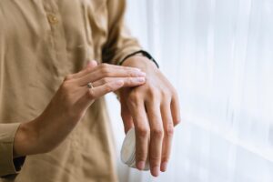まつげを自宅で簡単に伸ばすケア方法は？