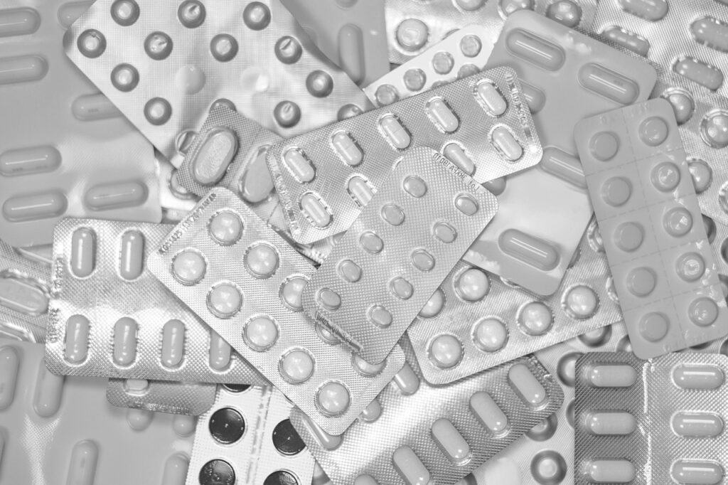 まつ毛育毛医薬品を使用する際の注意点は？