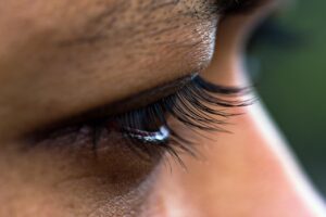 まつ毛育毛に効果的な女性向けの方法は？