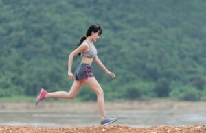 まつ毛が薄い女性のための原因と対策は？