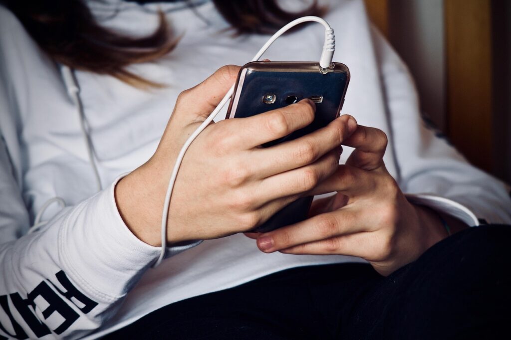 まつ毛が薄い悩みを改善するための方法は？